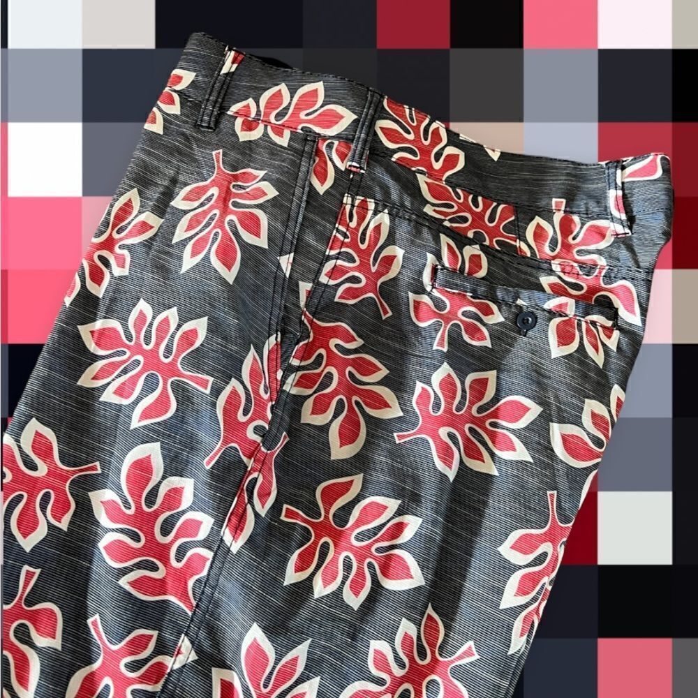 TRUNKS Men’s Multi-Functional Shorts NWOT
